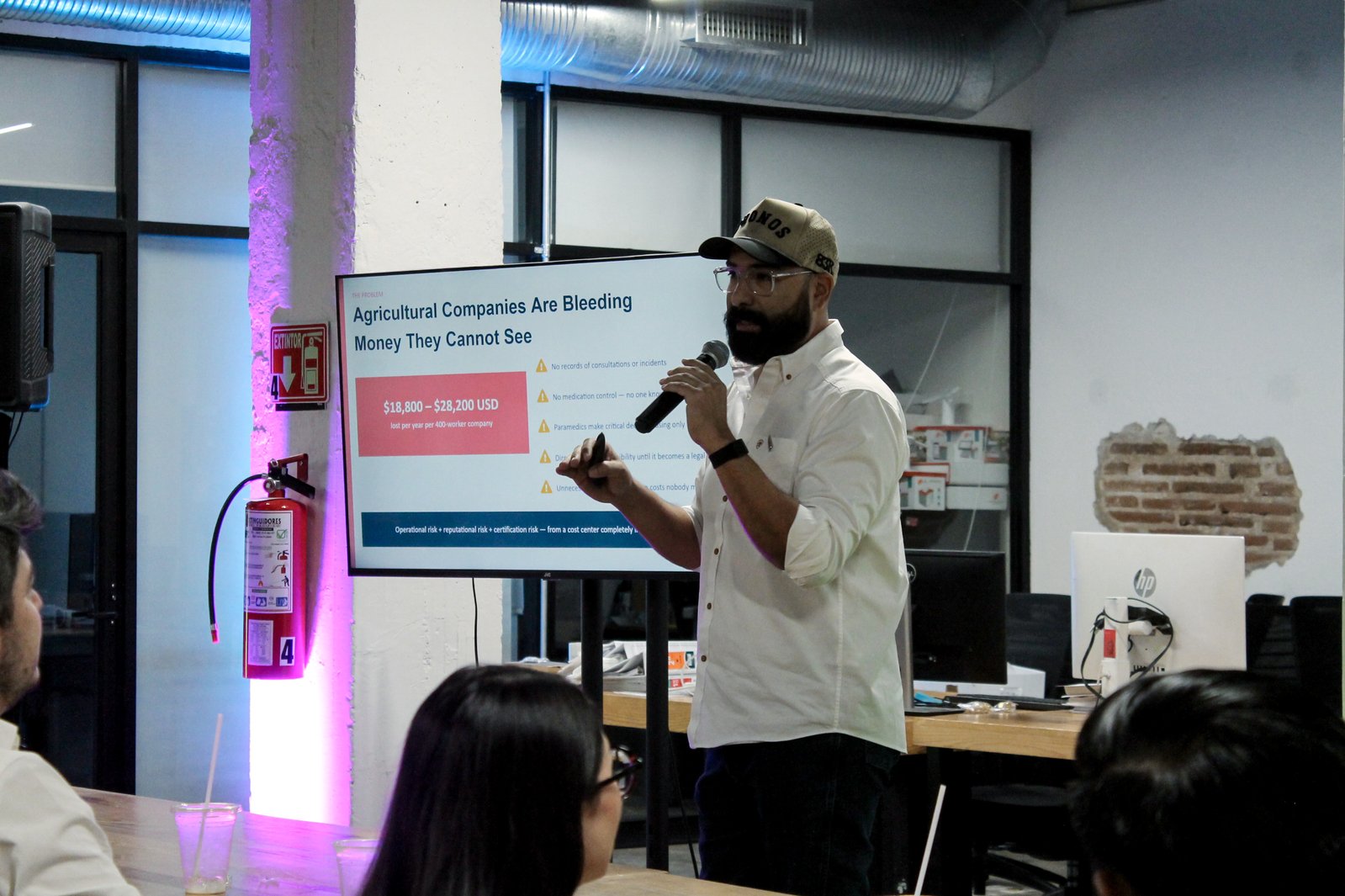 Demo Day — founder presentando