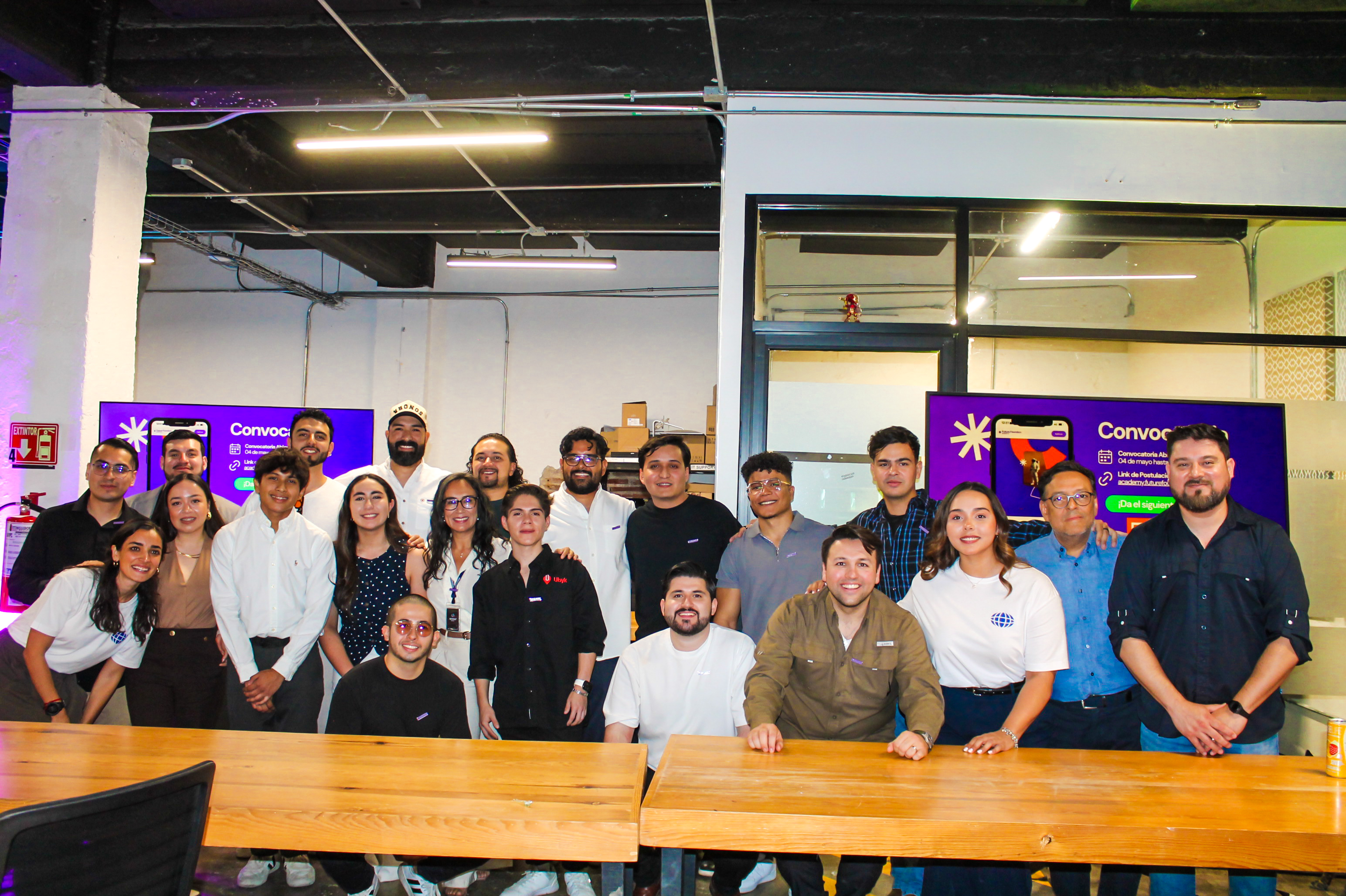 Founders y equipo de Future Founders Academy en el Demo Day
