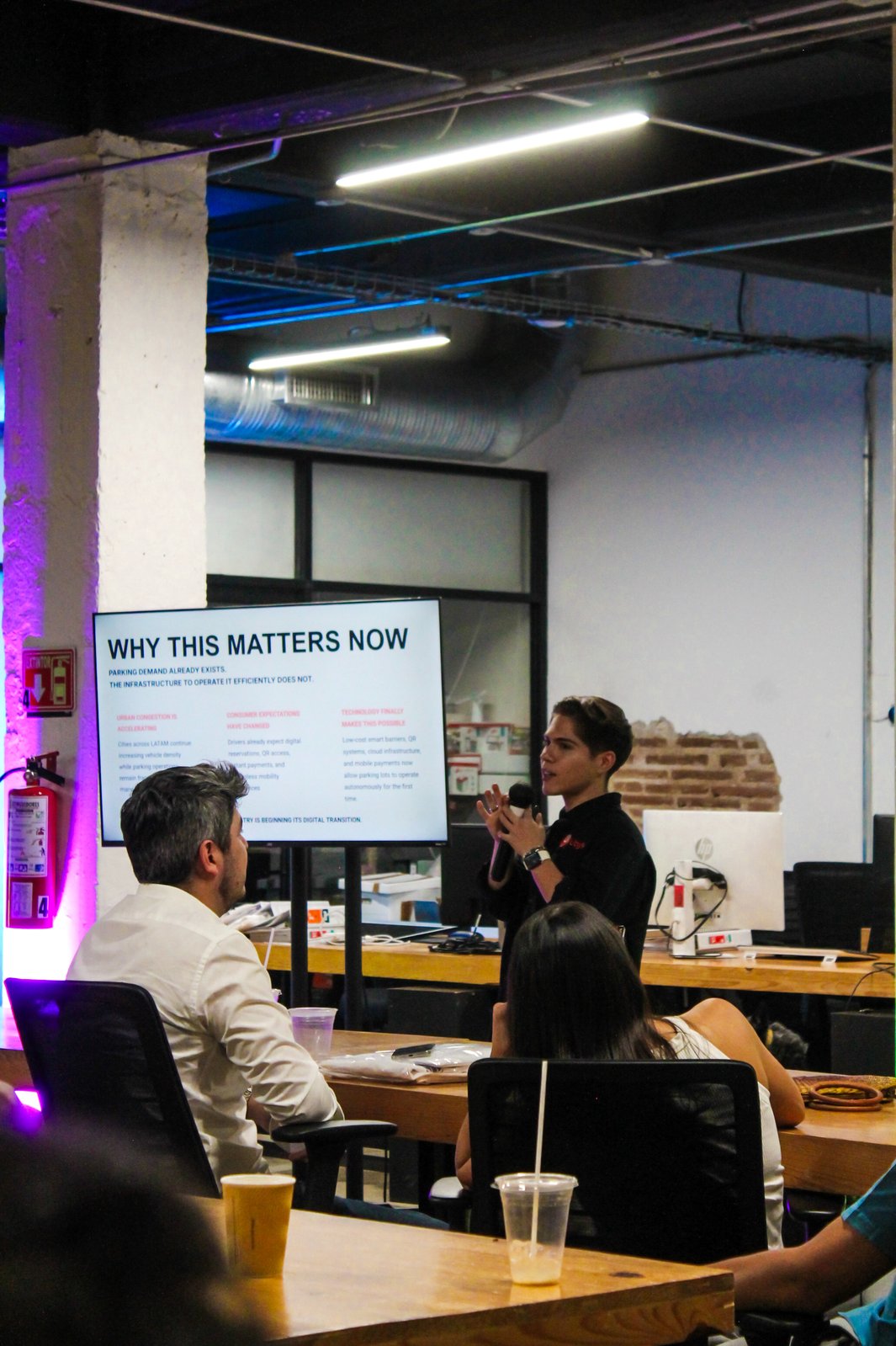 Demo Day — founder presentando