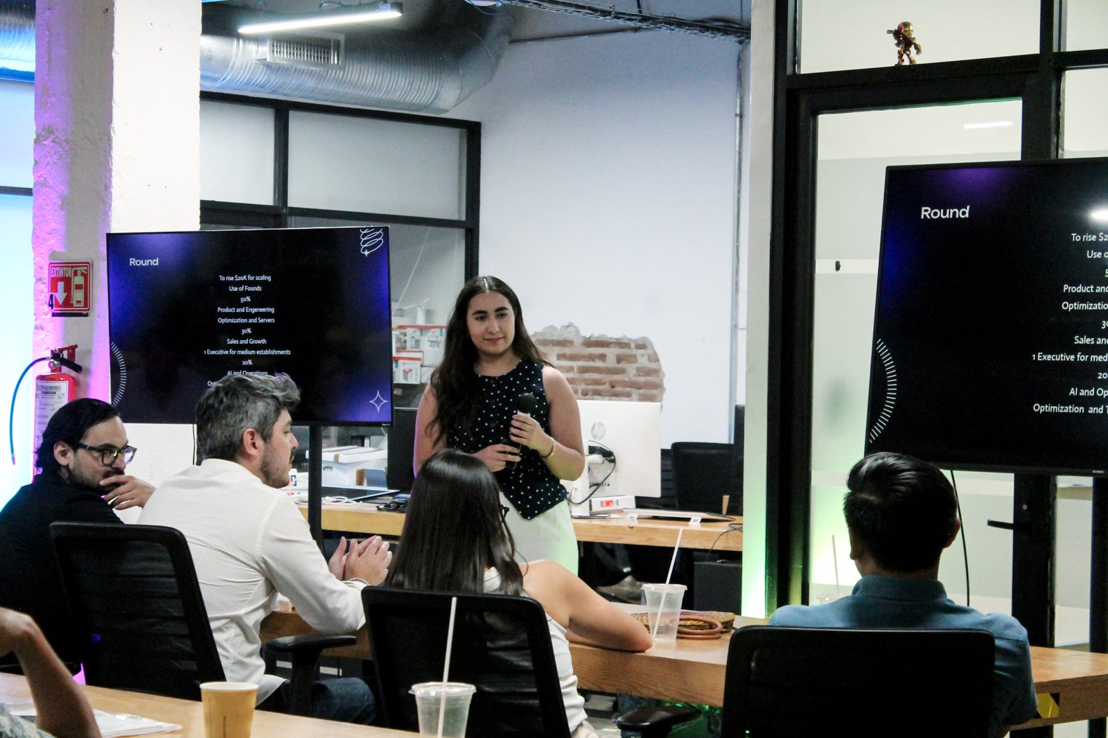 Demo Day — founder presentando